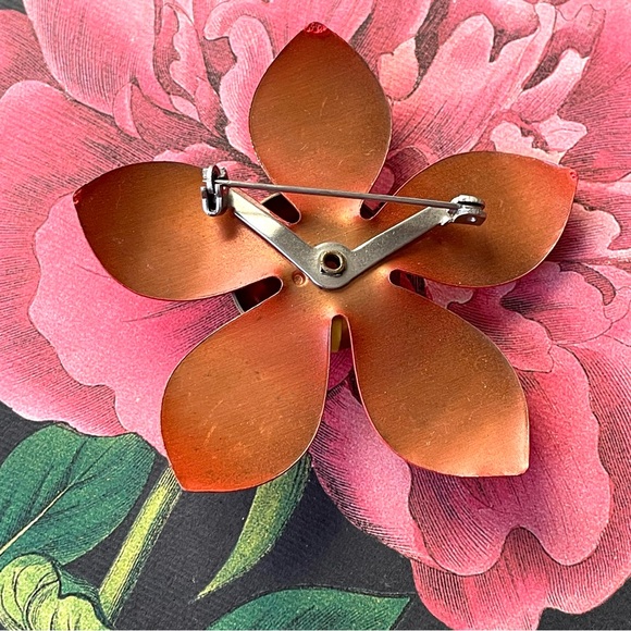 Vintage enamel on copper 5 petal flower power brooch orange yellow mod - Picture 5 of 8